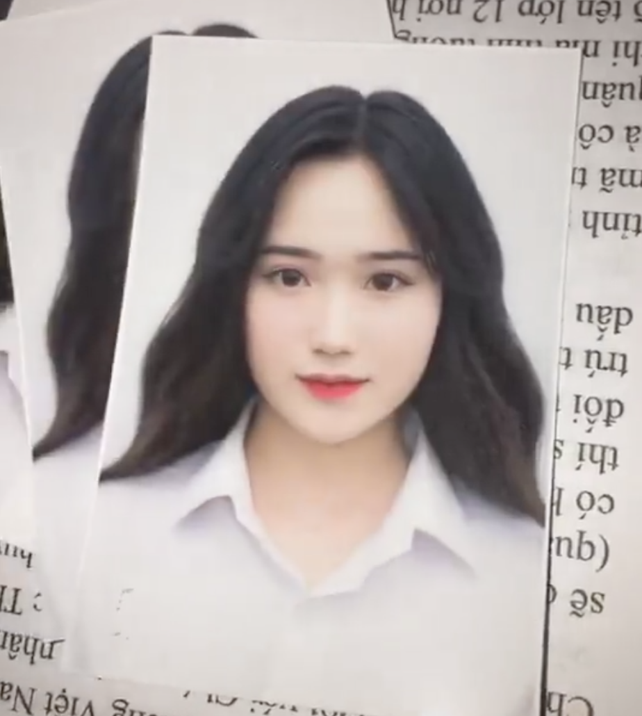 Sau những hot girl ảnh thẻ thuộc thế hệ 9X thì tới lượt các bạn trẻ xinh đẹp của thế hệ 10X nổi lên với những ảnh thẻ mới nhìn vào là "muốn-yêu-luôn". Đơn cử như cô bạn có tên Phạm Châu Hồng Vân đến từ Đà Nẵng.