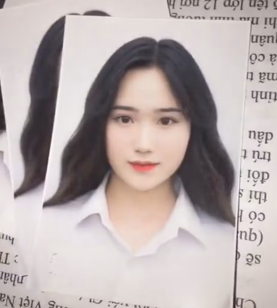 Sau những hot girl ảnh thẻ thuộc thế hệ 9X thì tới lượt các bạn trẻ xinh đẹp của thế hệ 10X nổi lên với những ảnh thẻ mới nhìn vào là "muốn-yêu-luôn". Đơn cử như cô bạn có tên Phạm Châu Hồng Vân đến từ Đà Nẵng.
