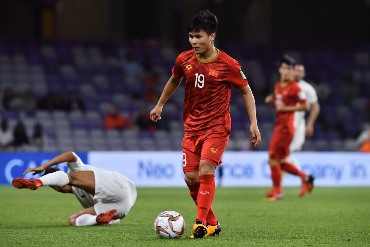 3 cau thu Viet Nam trong doi hinh cau thu xuat sac nhat DNA la ai?-Hinh-2