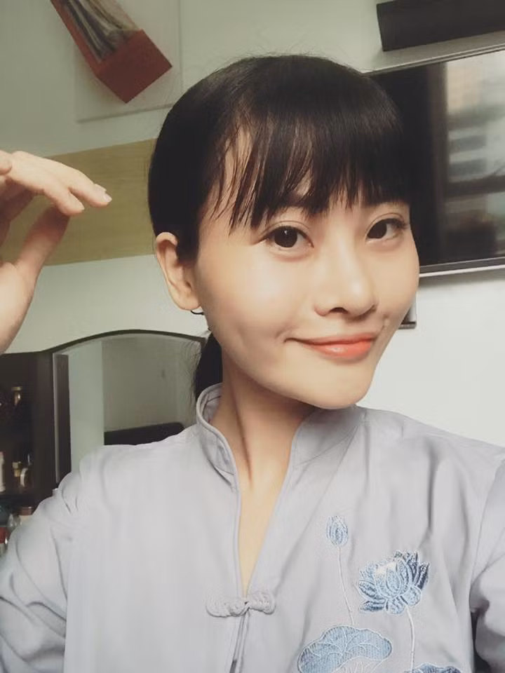 Bên cạnh đó, nhiều người cũng thắc mắc với sự thay đổi này, liệu có phải Loan đang có ý định trở lại khuấy đảo mạng xã hội? Nhưng hiện tại, cô bạn 9X này vẫn chưa có câu trả lời chính thức.