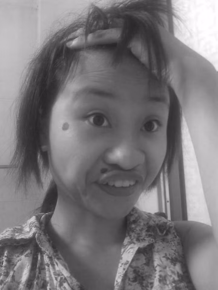 Dù bị chế ảnh không được hay ho nhưng mặc kệ sự thị phi đến từ mạng xã hội, hiện tượng mạng Chippy Pola vẫn thường xuyên đăng ảnh và sống theo cách rất riêng của mình. Cũng chính bởi vậy nhiều người gọi cô là "gái xấu nhưng biết phấn đấu".