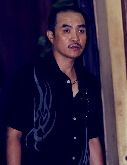 Quốc Quân sở hữu gương mặt nhìn đã thấy... đểu, mưu mô vì thế tên tuổi của anh bị đóng khung cho các vai phản diện. Các nhân vật do anh đảm nhận đều là giang hồ, lưu manh, chuyên đi đánh người, cướp của... Ảnh: ĐP.