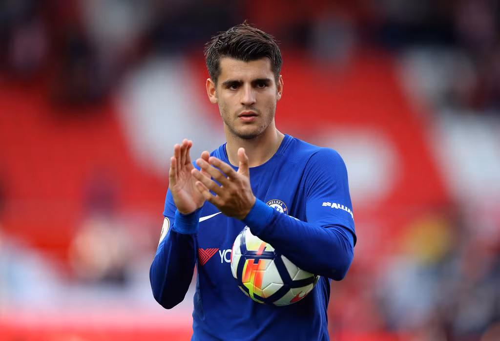 Morata ở lại Chelsea 10 năm: Trong cuộc phỏng vấn với một tờ báo Italia đăng tải ngày thứ Hai, Alvaro Morata nói không có ý định sống ở London trong một thời gian dài khi đây là một đô thị quá lớn và quá căng thẳng và sẽ sớm rời bỏ thành phố này.