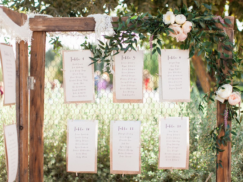 Những bức ảnh cưới theo dạng handmade có thể không đẹp bằng thợ chụp nhưng chúng lại cho thấy vẻ tự nhiên, mộc mạc và quan trọng nhất là thấy vui, thoải mái.