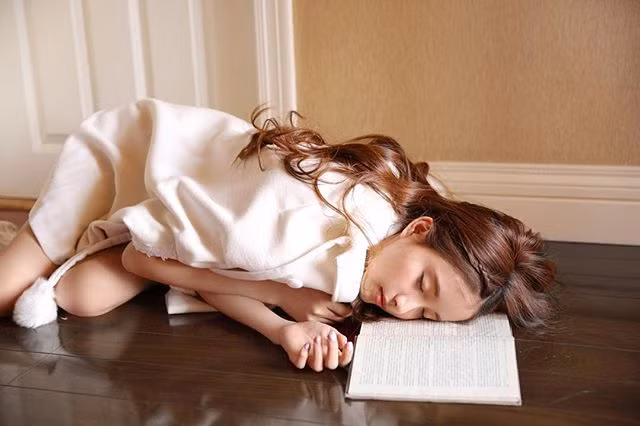 Bằng vẻ đẹp trẻ thơ, thanh khiết của mình mà Tiểu Trạch nhận được sự yêu mến từ cư dân mạng. Nhiều người còn tôn thờ cô hot girl 9X này làm nữ thần bởi chính vẻ đẹp thuần khiết của cô.