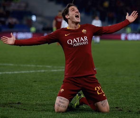 Chuyển nhượng bóng đá từ Mirror, HLV Unai Emery và Giám đốc bóng đá Arsenal, Raul Sanllehi đã có nhiều cuộc đàm phán với Claudio Vigorelli, đại diện của ngôi sao AS Roma, Nicolo Zaniolo.