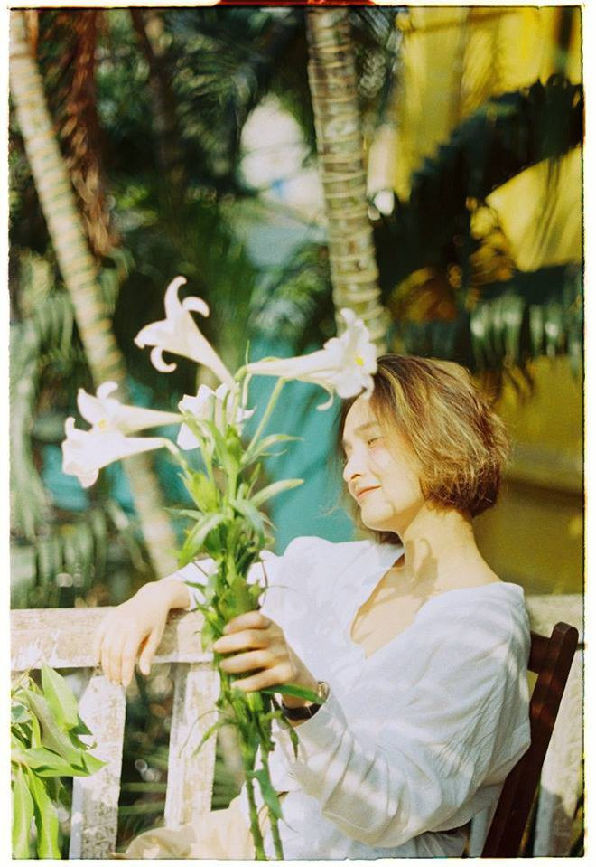 Theo chia sẻ của Minh Hạnh, cô nàng học chụp ảnh phim từ những năm cấp 3 và thường xuyên cầm máy đi săn cảnh đẹp. Cô nàng cho hay gia đình khá bận nên các thành viên thường ít dành thời gian cho nhau.