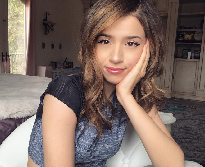 Gương mặt khả ái, thân hình đẹp miễn chê và giọng nói đầy vui vẻ và mang tính giải trí cao đã giúp mỗi giờ lên sóng live stream của Pokimane thu hút hàng vạn người theo dõi.