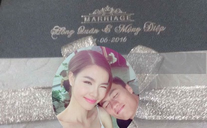 Mới đây, thông tin về đám cưới giữa Mạc Hồng Quân và Kỳ Hân đã xuất hiện khắp các mặt báo và gây xôn xao trong cộng đồng mạng. Điều này càng trở nên có cơ sở hơn khi ảnh chụp thiệp cưới của cặp đôi này bị rò rỉ.