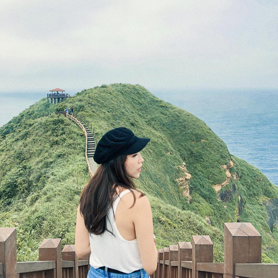 Ở Bitou có một ngọn hải đăng trắng tên là Bitou Cape Houselight với tuổi đời gần 100 năm. Đây còn được xem là "đôi mắt" của người Đài Loan.