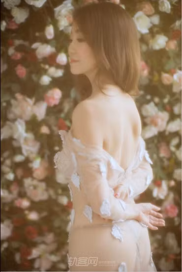 Theo chia sẻ, để có làn da săn chắc và mịn màng như hiện tại bà Tần đã không ngại ngần chi khá nhiều tiền cho việc phẫu thuật thẩm mỹ.