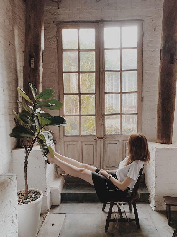 Nhiều người sẽ tò mò rằng, người yêu Hoàng tử Indie Việt - Thái Vũ là? xin thưa rằng đó là Nguyễn Hằng (28 tuổi), ái nữ của Nga Dior - một cái tên đình đám trong làng thời trang hàng hiệu Việt Nam.