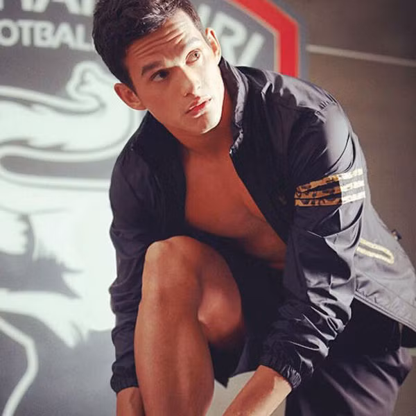 Vẻ đẹp hình thể tuyệt đẹp của Mika Chunuonsee.