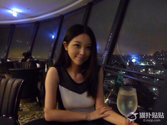 Nhiều thành viên từng tới cửa hàng bánh bao có cô chủ xinh đẹp chia sẻ rằng ở ngoài đời, cô nàng này còn xinh hơn nhiều hơn so với ảnh. Nụ cười duyên và cách bán hàng niềm nở khiến nhiều người cảm thấy dễ chịu mặc dù phải đứng chờ khá lâu.