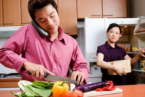 Nếu có thời gian thì việc tự tay vào bếp chuẩn bị bữa ăn cho các chị em phụ nữ vào ngày 8/3 thì đó là món quà cực tuyệt vời mà các anh em dành tặng cho phái nữ.