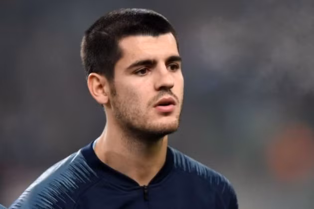 Giám đốc bóng đá Sevilla, Joaquin Caparros đã xác nhận rằng CLB quan tâm đến việc ký hợp đồng với tiền đạo Alvaro Morata của Chelsea.