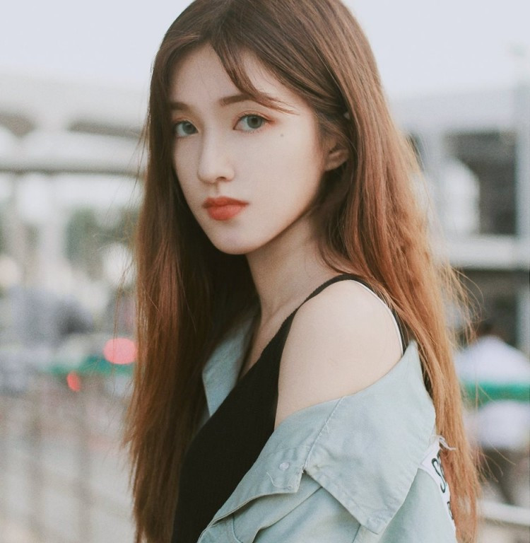 Theo chia sẻ của Mỹ Uyên, nữ sinh 9X ĐH Sài Gòn này đã gắn liền với nghề người mẫu ảnh được 3 năm và nó cho cô nguồn thu nhập dù không ổn định nhưng cũng đủ để tự mua những món đồ mình thích.