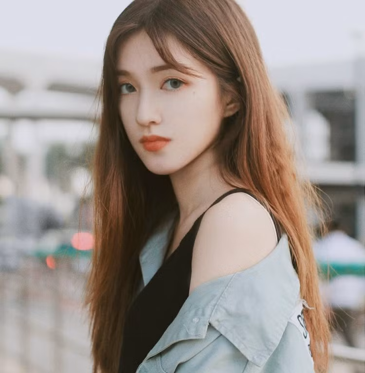 Theo chia sẻ của Mỹ Uyên, nữ sinh 9X ĐH Sài Gòn này đã gắn liền với nghề người mẫu ảnh được 3 năm và nó cho cô nguồn thu nhập dù không ổn định nhưng cũng đủ để tự mua những món đồ mình thích.