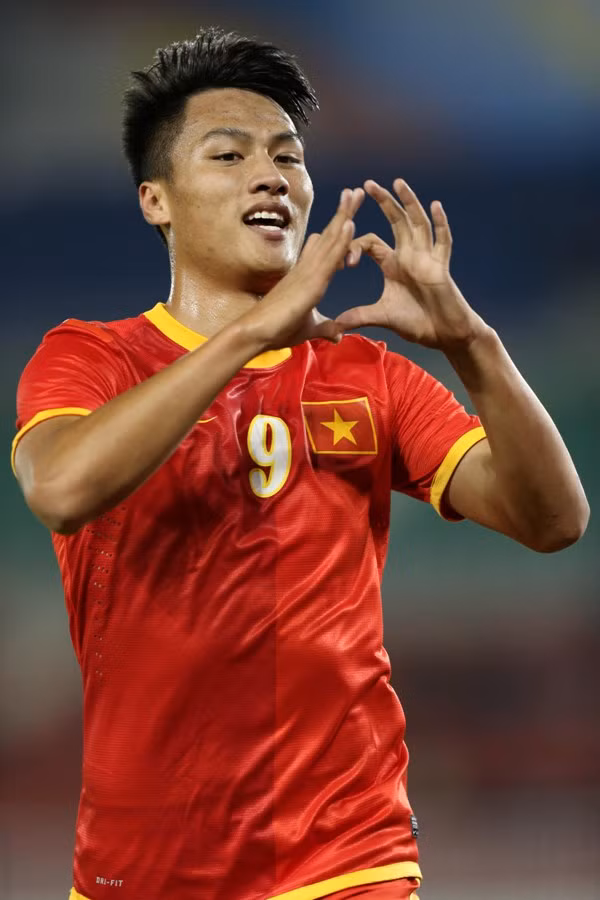 Khác với Công Phượng, Mạc Hồng Quân là mẫu tiền đạo không màu mè, anh tôn thờ sự hiệu quả và chính vì điều đó mà HLV Miura thích nhất ở cầu thủ Việt kiều này.