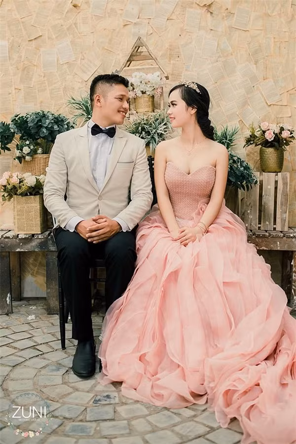 Nhưng rồi dần dà thì Bích Hoài cũng nhận lời mời cafe của thầy giáo đẹp trai sau mỗi giờ học cuối tuần.