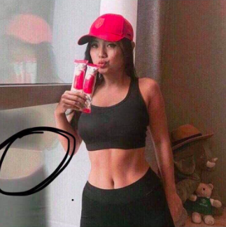 Tuy nhiên, mới đây Ashley Phương Thảo bị tố sống ảo vì photoshop chỉnh ảnh quá đà.