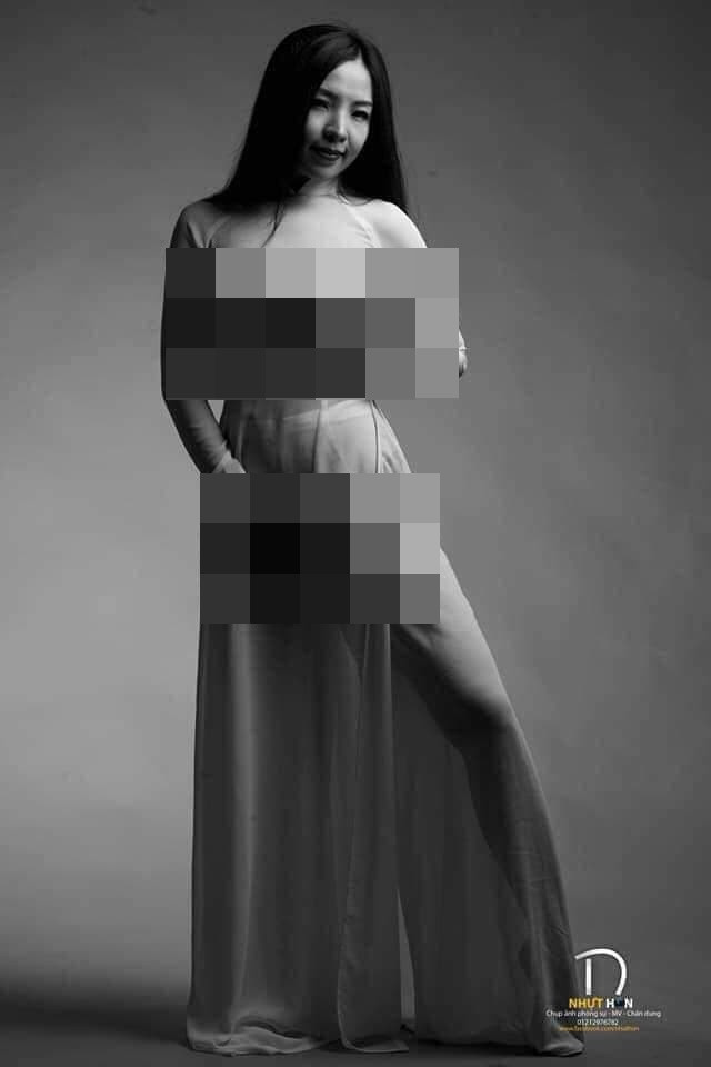 Như đã biết, áo dài là trang phục truyền thống của dân tộc Việt Nam. Nó tôn vinh vẻ đẹp của người phụ nữ Việt. Tuy nhiên, thời gian qua không ít những bạn trẻ đã có cách sáng tạo thái quá khiến bộ áo dài trở nên phản cảm và đồng nghĩa với đó là không ít những chỉ trích được dân mạng gửi đi.