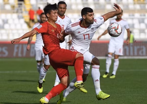 Doi tuyen Viet Nam bat mi “tien duoc” chay mai khong met