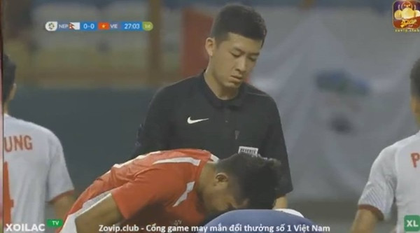 Trong tai “da dep trai lai con co tam” voi Olympic Viet Nam tao song MXH