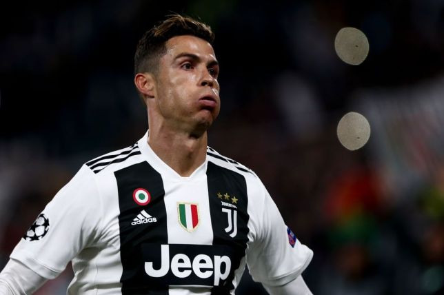 Nguồn tin từ Metro khẳng định, Ronaldo đã yêu cầu BLĐ Juventus thực hiện cuộc cải tổ mạnh mẽ trong phiên chợ Hè năm nay trong bối cảnh đội hình Juventus đã già na, qua đó khó cạnh tranh ở đấu trường châu lục.