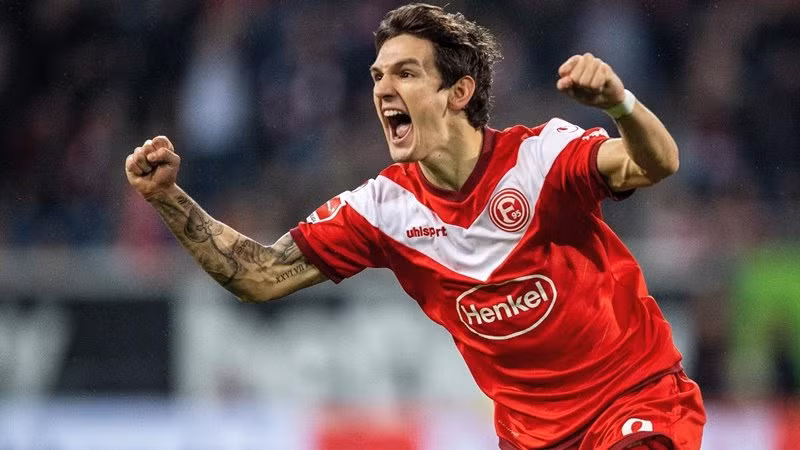 Arsenal và Everton đều đang để mắt đến tiền đạo Benito Raman của đội bóng nước Đức Fortuna Dusseldorf.