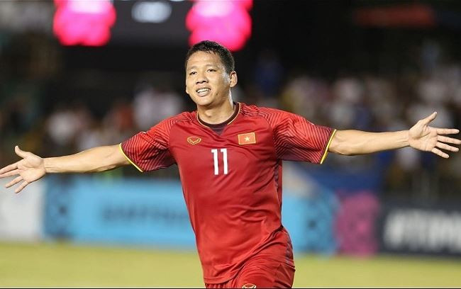 Khi phải tranh chấp với các trung vệ cao to từ Indonesia, Anh Đức sẽ biết cách làm gì để thắng thế.