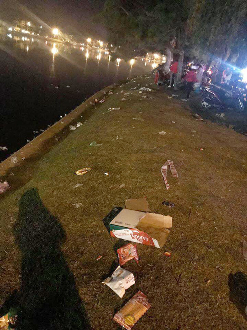 Chứng kiến cảnh Đà Lạt ngập rác sau các sự kiện khiến nhiều dân mạng không thể ngồi yên. Rất nhiều lời chỉ trích ý thức của khách du lịch đã được gửi đi như lời cảnh tỉnh về hành vi xả rác bữa bãi tại thành phố trên cao nguyên này.