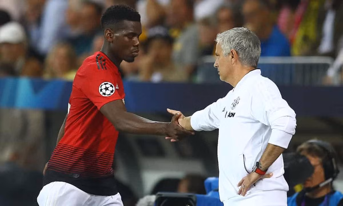 HLV Jose Mourinho và tiền vệ Paul Pogba đã tạm thời gạt bỏ cái tôi, để đặt lợi ích lên trên tất cả. Nhưng Barca vẫn ngấm ngầm giật dây để Pogba để nổi loạn.