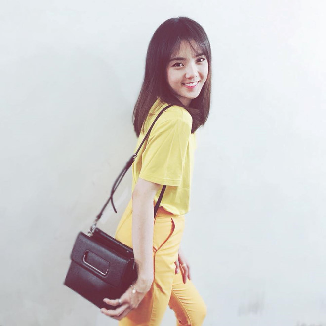 Nếu theo dõi Lâm Á Hân sẽ thấy cô lấy lại vóc dáng khá nhanh sau khi sinh con. 9X vẫn giữ được nhan sắc trẻ trung, tươi tắn.