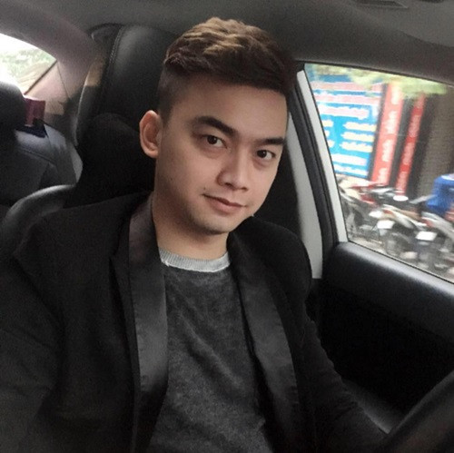 Nếu như có dịp lướt qua trang cá nhân của cựu diễn viên sún răng này, NHM có thể thấy rằng cậu thường xuyên đăng tải các hình ảnh về cuộc sống của mình lên mạng xã hội.