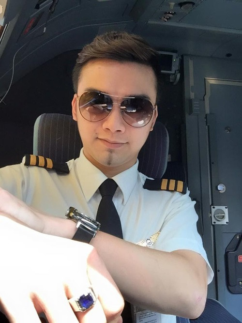 Hơn hết, nghề phi công giúp Hà Duy có cơ hội đi đây đi đó nhiều hơn, có mặt ở nhiều quốc gia trên thế giới và xuất hiện ở những địa điểm sang chảnh, cho giới nhà giàu.