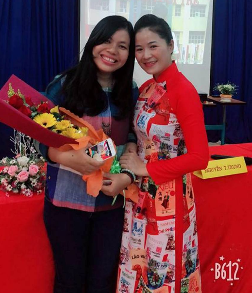 Nhìn vào đồng phục của các cô thôi là các bạn học sinh sẽ biết hôm nay mình sẽ học tác phẩm Ngữ Văn nào.