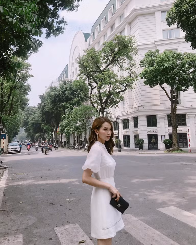 Với sức hút của mình, nữ MC Mù Tạt hiện đang có hơn 250k người follow trên Facebook. Ngoài việc là MC, Mù Tạt còn tham gia đóng phim.