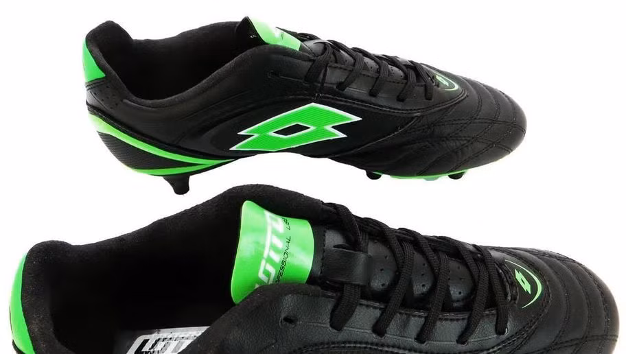 Lotto Stadio là một mẫu giầy cổ điển mang đậm phong cách Italiano. Dino Zoff và Ruud Gullit đã rất nổi tiếng trên các bìa quảng cáo, áp phích khi xuất hiện cùng với mẫu giày sân cỏ này. Đây được coi là mẫu giày đầu tiên khởi động cho việc đưa phụ kiện thời trang vào để trang chí các đôi giày thể thao.