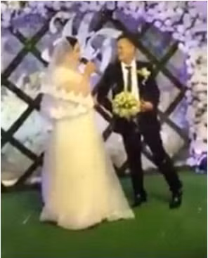 Trước đó, hình ảnh cô dâu có thân hình mập mạp, hát ngay trong chính đám cưới của mình khiến người nghe vô cùng thích thú. đã nhanh chóng “làm mưa làm gió” ở trên nhiều diễn đàn, fanpage nổi tiếng. Giọng hát cực nhẹ nhàng và tình cảm không khác gì ca sĩ của cô dâu đã chinh phục hoàn toàn người nghe, trái ngược hẳn với ngoại hình của cô.