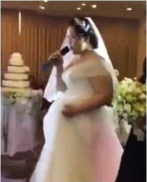 Cặp vợ chồng trẻ ngay sau đó đã nhận được rất nhiều những lời khen tặng và chúc phúc từ người dùng mạng.