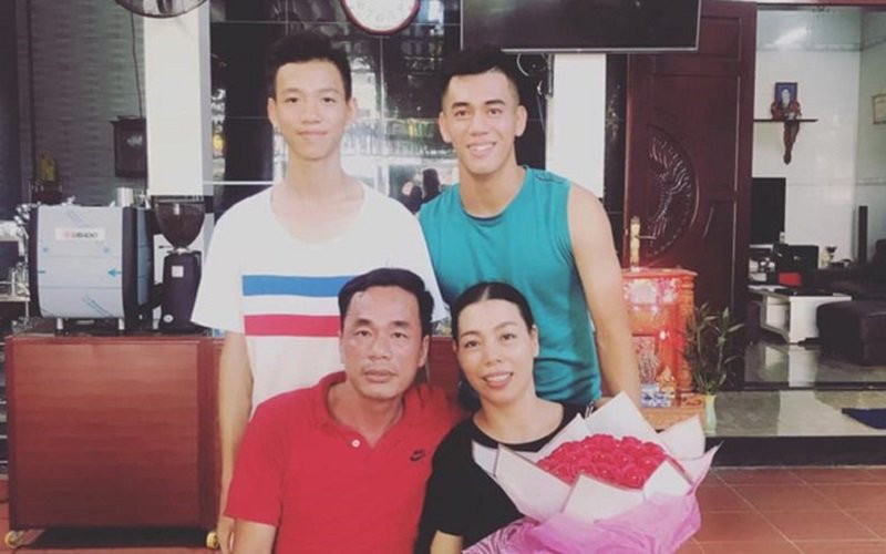 Cả gia đình đều vô cùng tự hào về Tiến Linh, nhất là cậu em trai của nam cầu thủ.