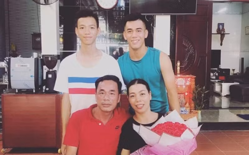 Cả gia đình đều vô cùng tự hào về Tiến Linh, nhất là cậu em trai của nam cầu thủ.