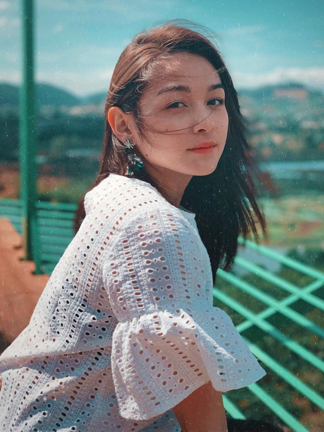 Như Ngọc chào đời ở bang Texas, Mỹ. Cô sống xa cha mẹ từ năm lên 10 tuổi nên khả năng nói tiếng Việt không thật sự tốt. Gần đây, cô gái 22 tuổi cố gắng học thêm để làm vlog và clip hát cover bằng tiếng Việt tại kênh video của mình.