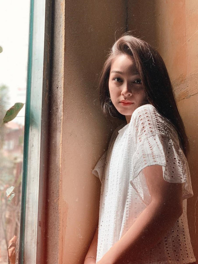 Như Ngọc tỏ ra thích thú khi lần đầu được thưởng thức nhiều món ăn Việt, cũng như mặc áo dài.