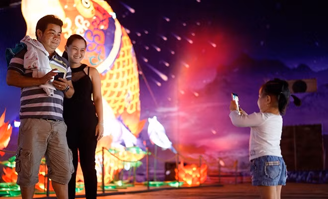 Vé vào cổng của chương trình là 100.000 đồng/người lớn và 50.000 đồng/trẻ em. Ảnh sử dụng trong bài: Mokunin.