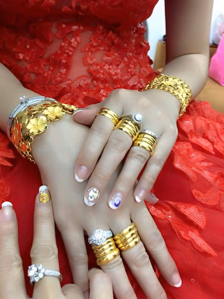 Những hình ảnh này đã nhanh chóng thu hút được rất nhiều sự quan tâm của dân mạng với hàng ngàn like và chia sẻ trên mạng xã hội. Kèm theo đó là ngàn lời bình luận khác thể hiện sự ngưỡng mộ về sự "chịu chơi" của các gia đình này.