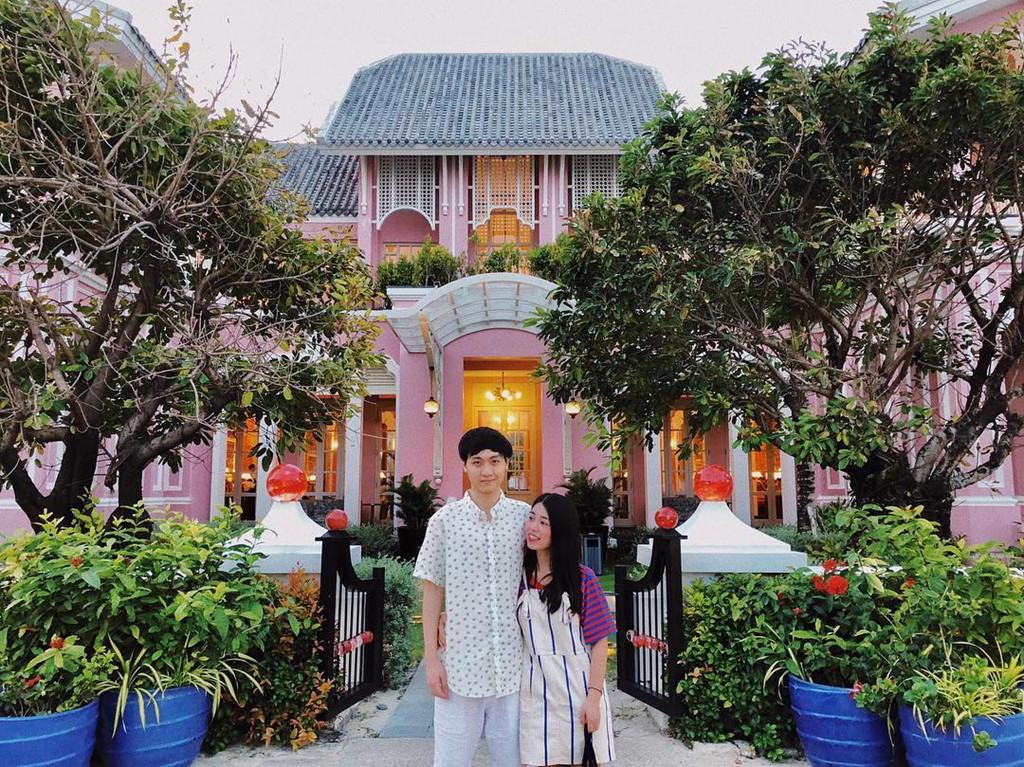 Sau gần một năm công khai, loạt ảnh khiến dân mạng ghen tỵ thường xuyên được Mẫn Tiên và bạn trai đăng tải trên trang cá nhân. Nhiều fan còn nhận xét cả hai có "tướng phu thê" khi đều sở hữu nụ cười tươi tắn và không ít biểu cảm giống nhau.