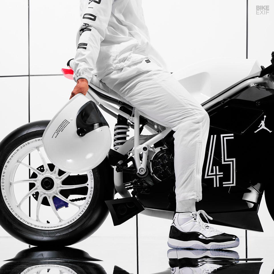 Phillip là người đề xuất sử dụng mẫu xe huyền thoại Ducati 916 làm nền tảng cho bản độ này. Thời điểm ra mắt, Ducati 916 là một sự đột phá cũng hãng môtô Italy - tương tự như Michael Jordan với dòng giày Air Jordan. Vì vậy, bản độ dựa trên một chiếc Ducati 916 đời 1995 sẽ rất có ý nghĩa khi đó cũng là năm ra mắt của đôi Jordan XI Concord đầu tiên.