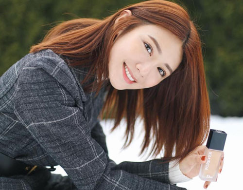 Người đẹp họ Nghê còn được mệnh danh là Nữ thần yoga khi thường xuyên chia sẻ mẹo làm đẹp, hướng dẫn tập yoga trên mạng xã hội, thu hút lượng lớn người theo dõi.